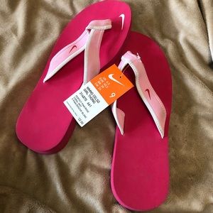 Nike Celso flip flops NWT/ hot pink and pink